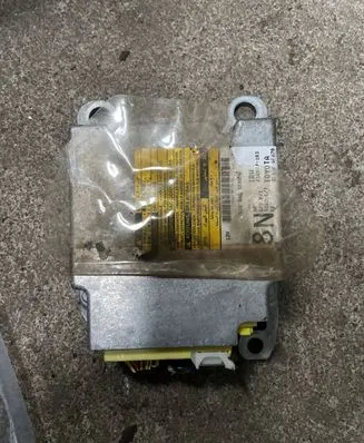 Toyota Avensis Verso Airbag control unit/module 216877103 617017