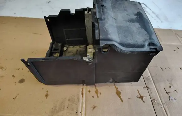 Ford Focus Battery box tray 