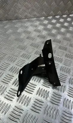 Audi A7 S7 4G Fender mounting bracket 4G8821136D