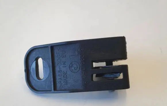 Headlight/headlamp mounting bracket