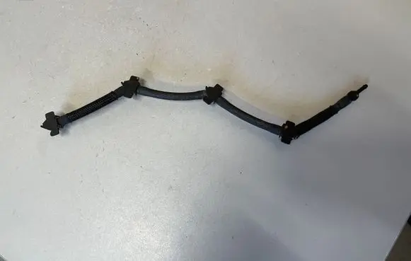 Volkswagen Golf VII Fuel return line/hose 04L1302656