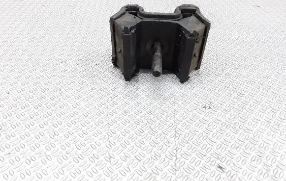Mercedes-Benz ML W163 Engine mount bracket