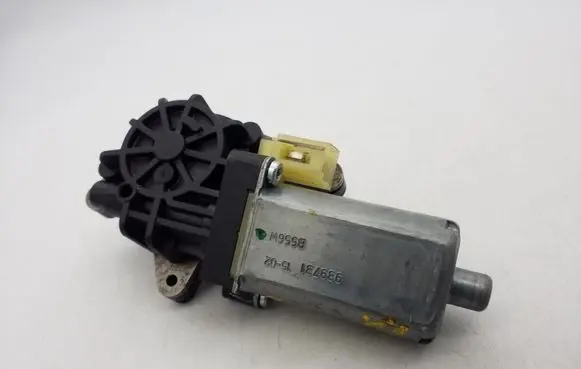 Ford Fusion II Seat adjustment motor 0390203047 939731