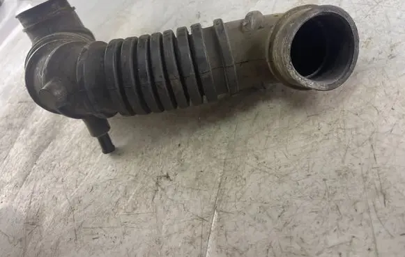 Mitsubishi Pajero Sport I Turbo air intake inlet pipe/hose Mr312391