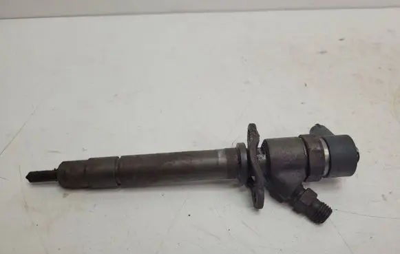 Volvo V70 Fuel injector 8658351