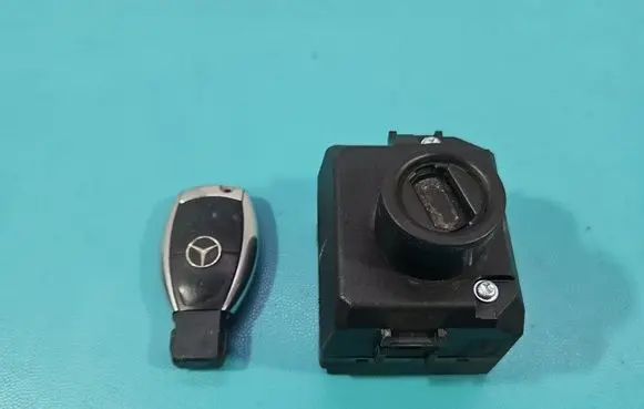Mercedes-Benz S W221 Ignition lock 2215451308 IMPRK1574402