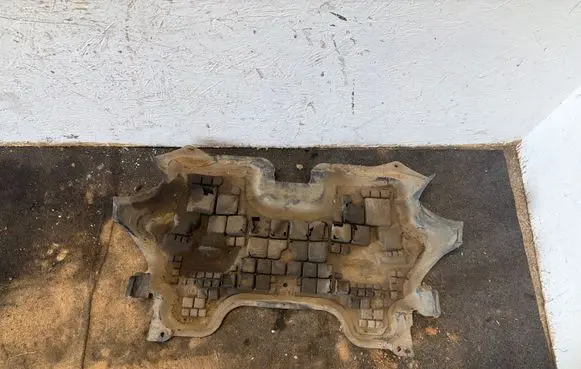 Mercedes-Benz E W211 Engine splash shield/under tray A2115202323