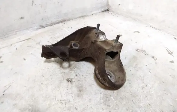 Audi A4 S4 B5 8D Engine mounting bracket 4B0199352A