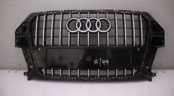 Audi Q3 8U Front bumper upper radiator grill 8U0853653