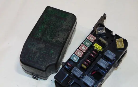 Mitsubishi Colt Fuse box set MR203448 MR394471