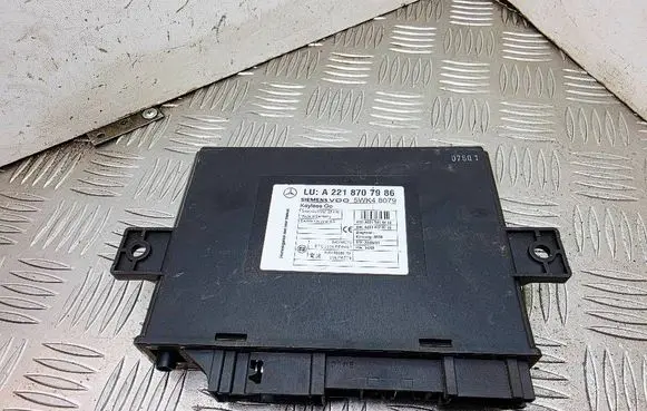 Mercedes-Benz S W221 Keyless (KESSY) go control unit/module A2218707986