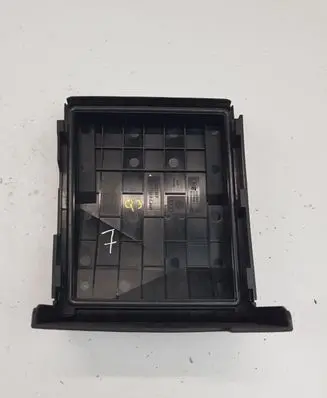 Audi Q3 8U Fuse box cover 1K0937132F 1K0937132G
