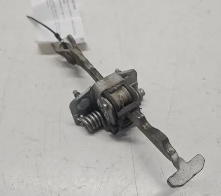 Opel Vectra C Front door check strap stopper 09229749