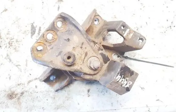 Hyundai Santa Fe Engine mount bracket