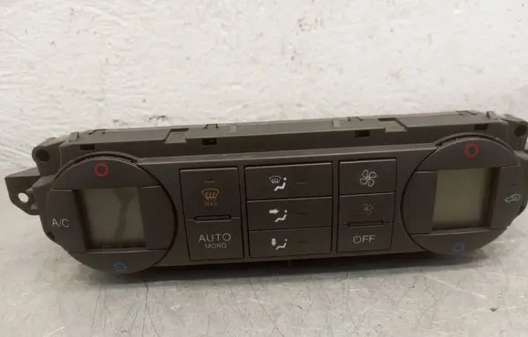 Ford Focus Climate control unit 3M5T18C612AL WR0B04233