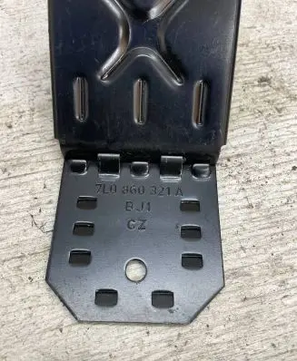 Volkswagen Tiguan Tool set 7L0860321A