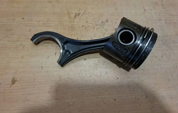 Mercedes-Benz ML W164 Piston with connecting rod 8340E