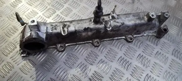 Mitsubishi Pajero Rocker cam cover 