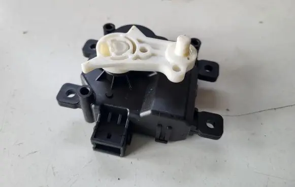Honda Civic X A/C air flow flap actuator/motor C8228C