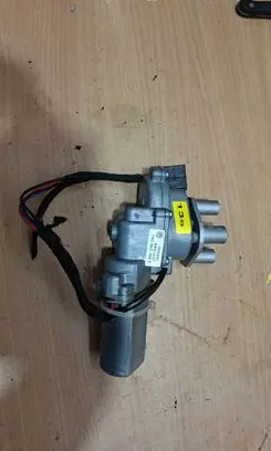 Volkswagen Transporter - Caravelle T5 Sliding door latching motor 7H0843766F