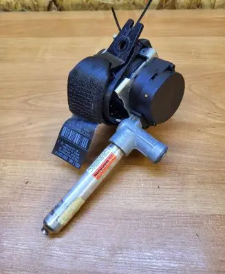 Volvo S80 Rear seatbelt