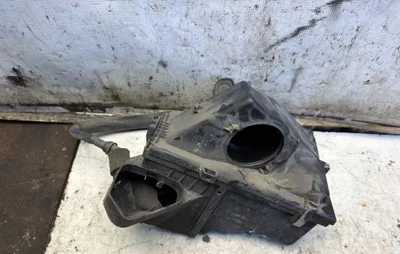 BMW X1 E84 Air filter box 7797467
