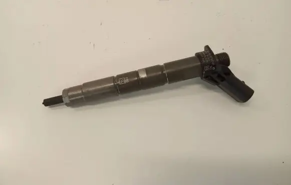 Mercedes-Benz GLC AMG Fuel injector A6540700187 1917004747 0445117048