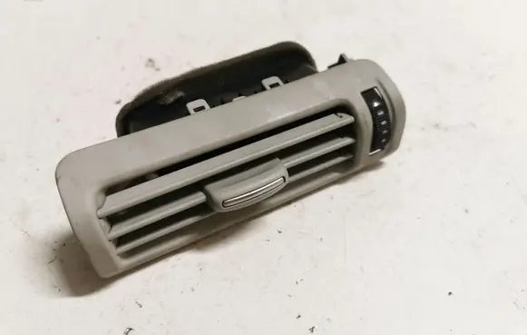 Audi A6 C7 Quarter panel pressure vent 4G0819209