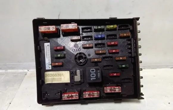 Volkswagen PASSAT B6 Fuse module 3C0937125 63592777