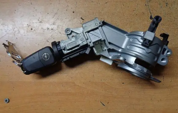 Opel Astra H Ignition lock 281726