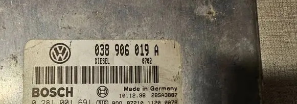Volkswagen PASSAT B5 Engine control unit/module 0281001691