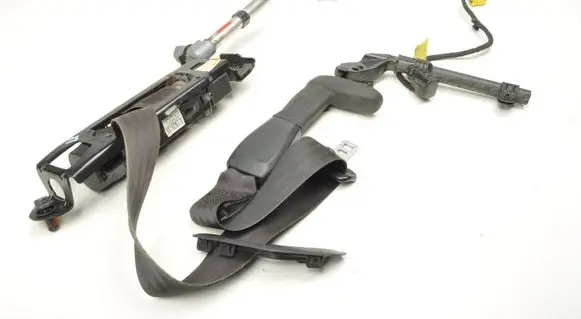 Volvo V50 Front seatbelt 30759109