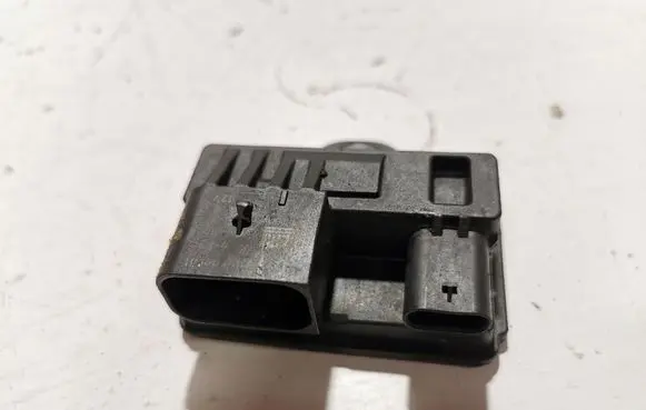 BMW 5 F10 F11 Glow plug pre-heat relay 7823290