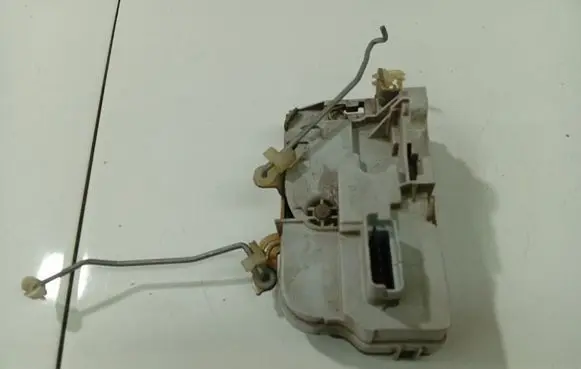 Citroen C5 Front door lock 