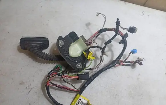 Chrysler Town u0026 Country V Rear door wiring loom P68139493AA