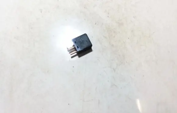 Mitsubishi Colt Other relay mb953382 v23075e1001x1