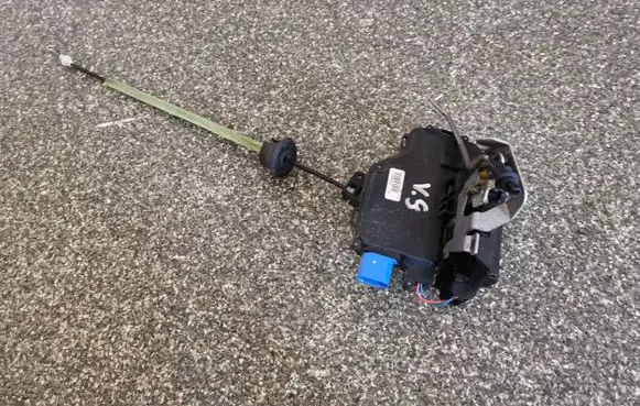 Audi A8 S8 D3 4E Rear door lock 4E0839015