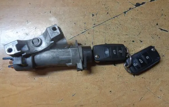 Skoda Fabia Mk2 (5J) Ignition lock 4B09058510