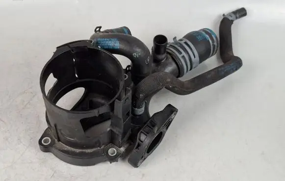 Engine coolant pipe/hose