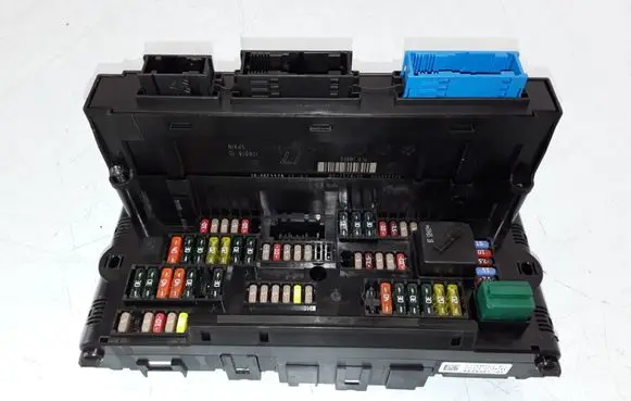 BMW 5 F10 F11 Fuse module 9244394