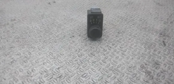 Nissan Primera Headlight level height control switch
