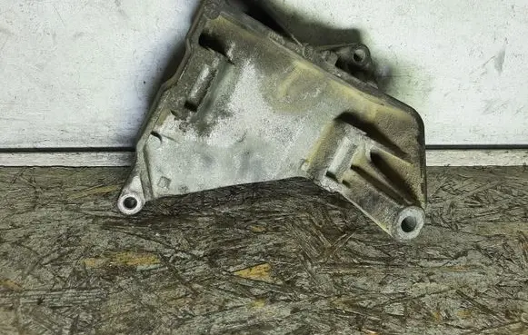 Volkswagen Transporter - Caravelle T5 Generator/alternator bracket 070903143C