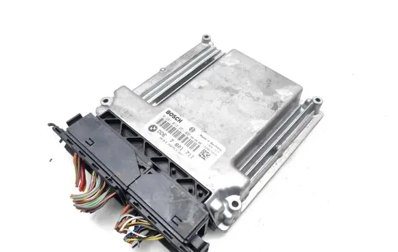 BMW 3 E90 E91 Engine control unit/module 7801711 0281013251