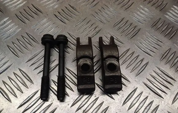 Opel Zafira B Fuel Injector clamp holder 