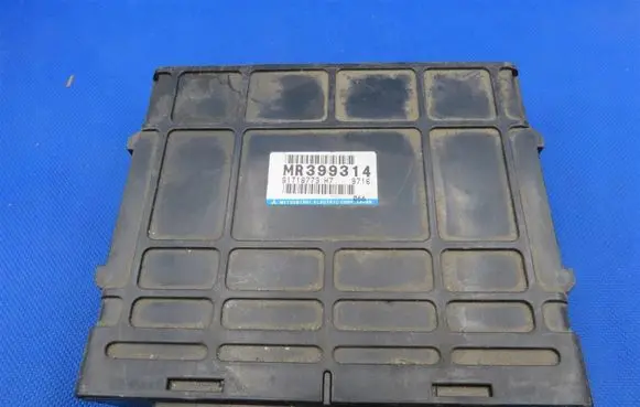 Mitsubishi Carisma Engine control unit/module MR399314