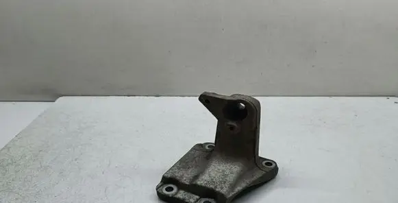 Engine mounting bracket