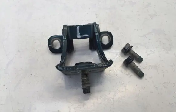 Skoda Karoq Tailgate/trunk/boot hinge 5G6827301C