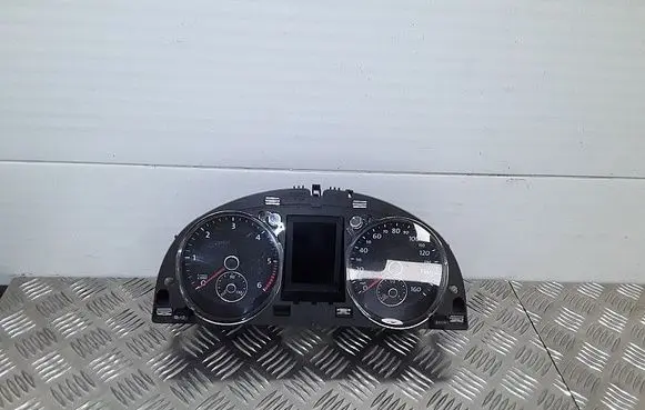 Volkswagen PASSAT B7 Speedometer (instrument cluster) 3aa920970n