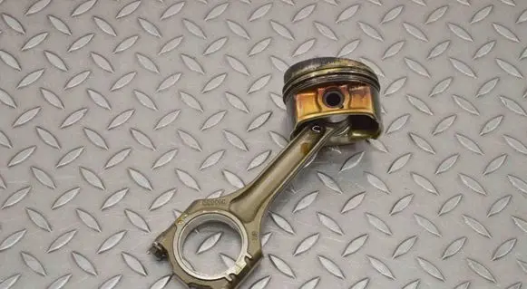 Porsche Cayenne (9PA) Piston 021E