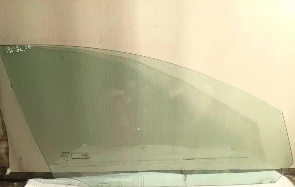 Volvo V50 Front door window glass four-door